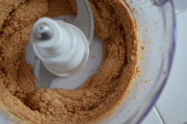 Healthy Homemade Nutella (sugarless and vegan)