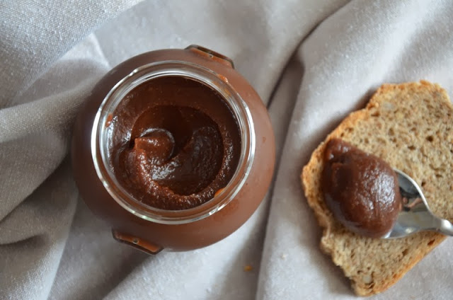 Healthy Homemade Nutella (sugarless and vegan)